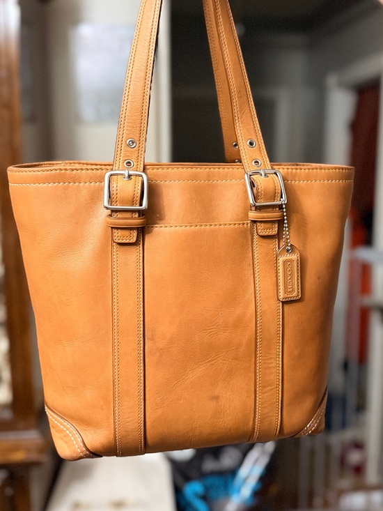 Coach Handbags - Coach vtg Hamptons Leather Carryall Tote